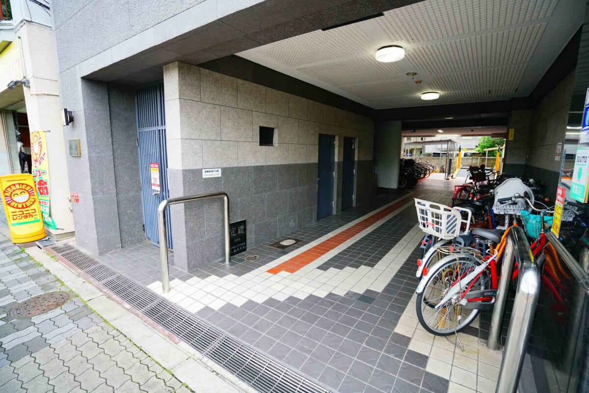 新大阪川島マンションのエントランス