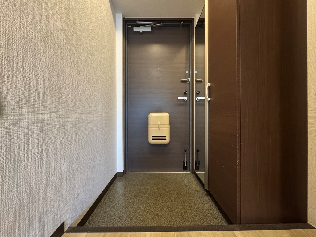 パレス東洋8号館の玄関