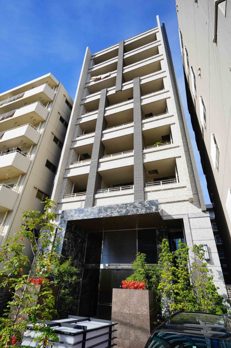 Gate Court Higashimikuniのエレガントな外観