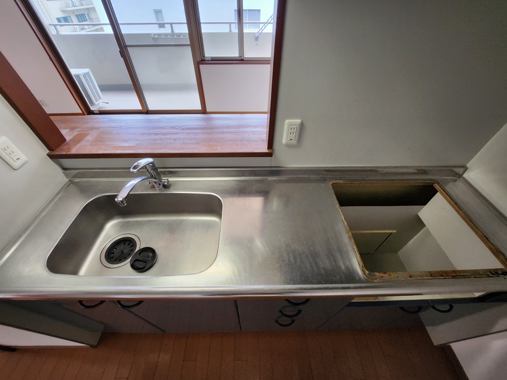 トリニティ北川口のシステムキッチン