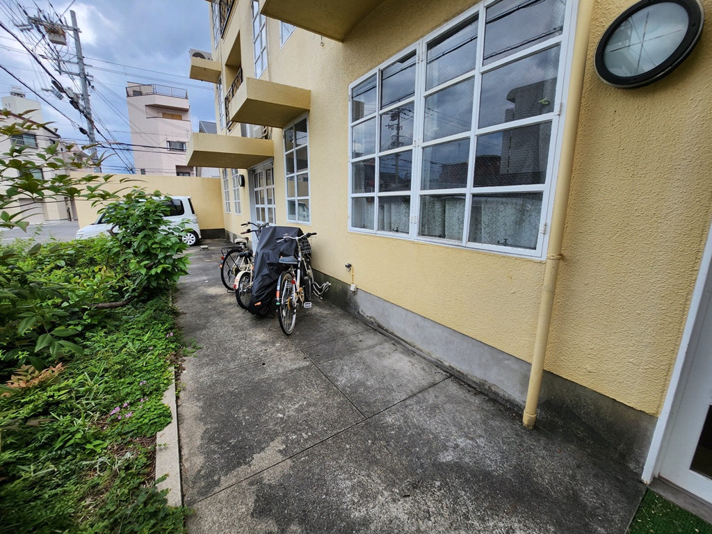 アパルトマンKの自転車置き場