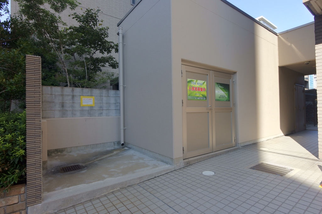 トリニティ北川口のカギ付き入居者専用ゴミ庫