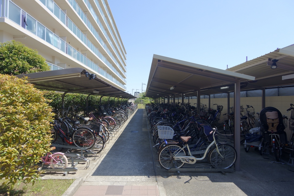 大阪市淀川区新高６丁目16-16-Aファミール北大阪リバーサイドA棟の屋根付き駐輪場