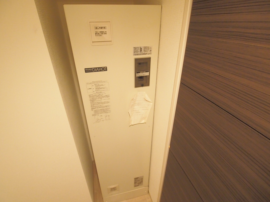 クリスタルグランツ新大阪の電気温水器