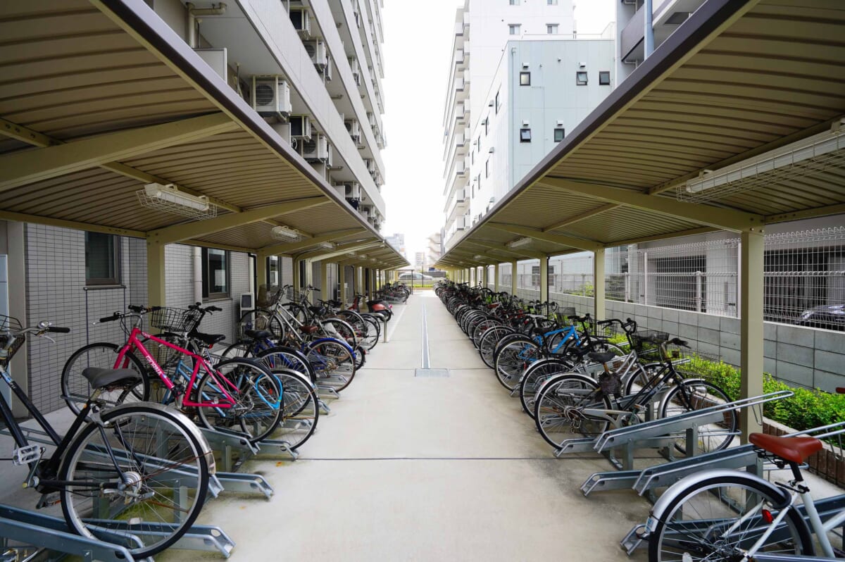 大阪府吹田市江の木町10-3,ディームス江坂の屋根付き駐輪場