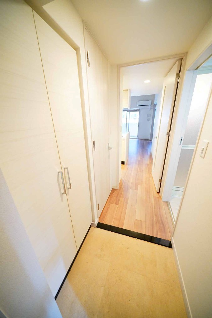 大阪府吹田市江の木町10-3,ディームス江坂205号室,1LDK37.2㎡南向きのバリアフリー玄関