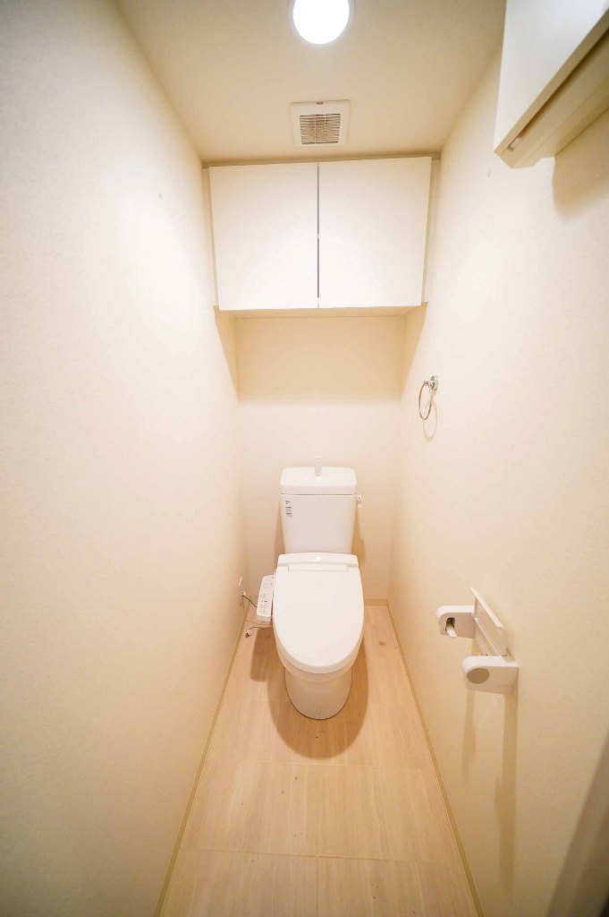 大阪府吹田市江の木町10-3,ディームス江坂205号室,1LDK37.2㎡南向きのウォシュレット便座付きトイレ