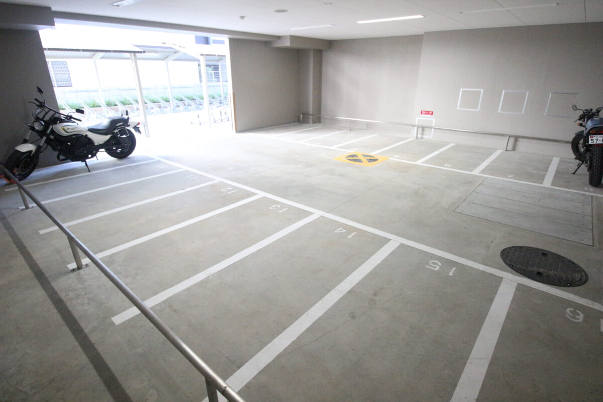 大阪府吹田市江の木町10-3,ディームス江坂の室内バイク置き場