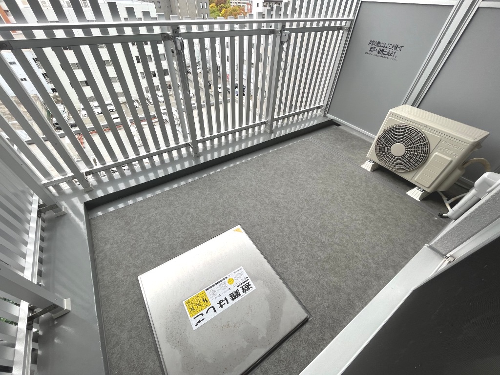 大阪府吹田市垂水町3丁目36-27TOPAZ江坂608号室のワイドバルコニー
